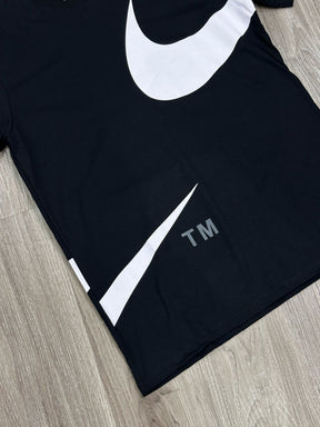 CAMISETA NK BIG SWOOSH TM - PRETA