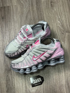 TÊNIS NK SHOX TL 12 MOLAS - METALLIC PLATINUM PINK FOAM