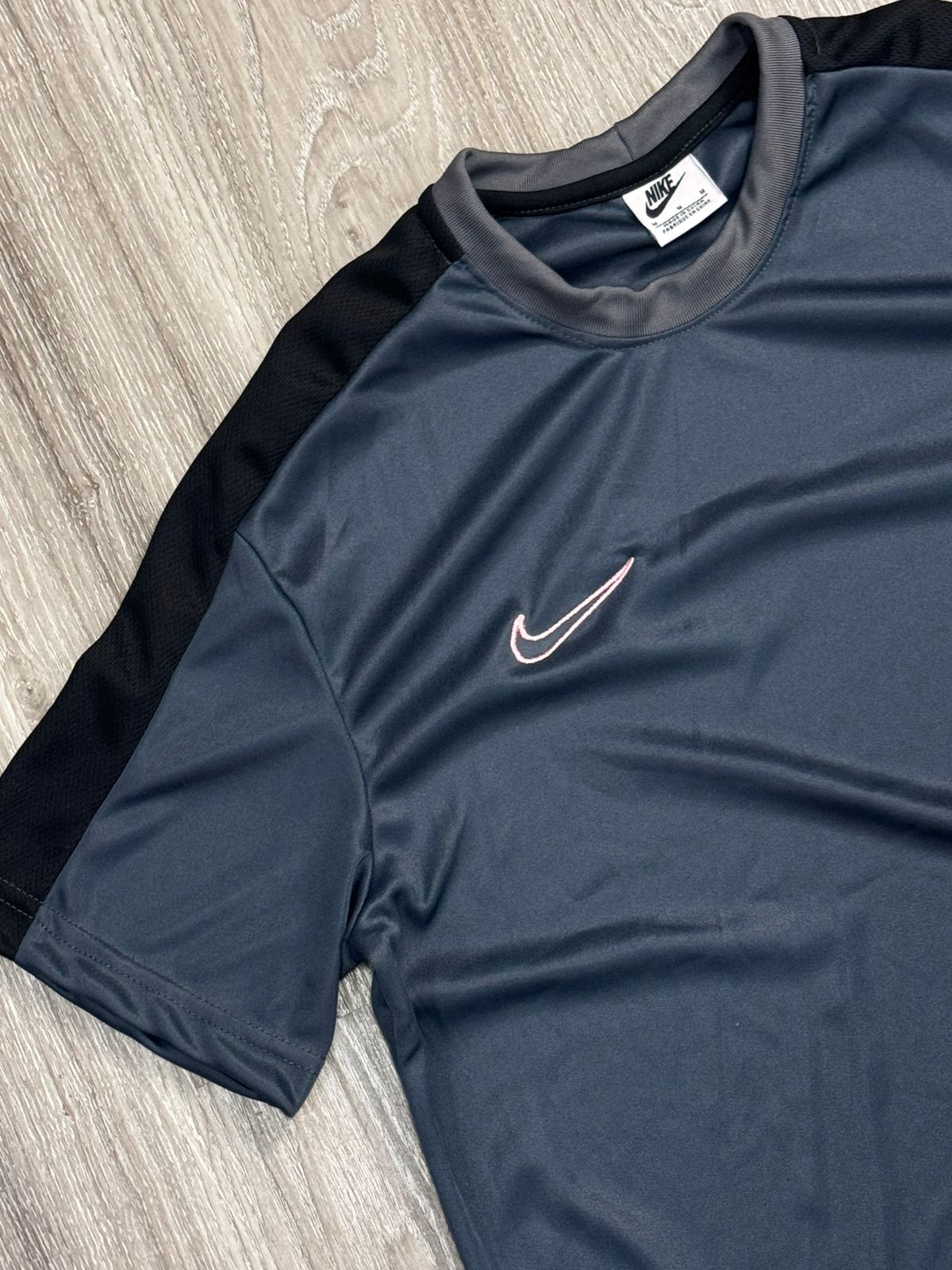 CONJUNTO NK ACADEMY 23 - CINZA LOGO ROSA