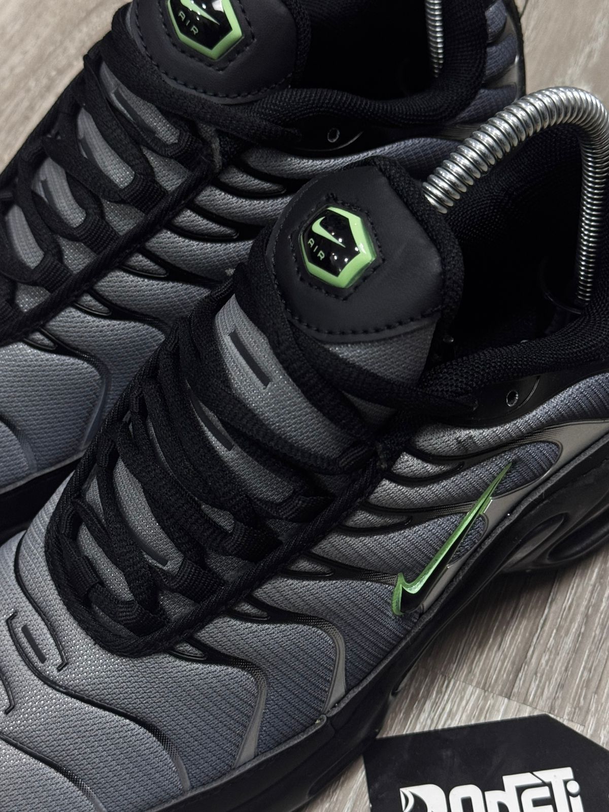 TÊNIS NK AIR MAX PLUS TN - PARTICLE GREY