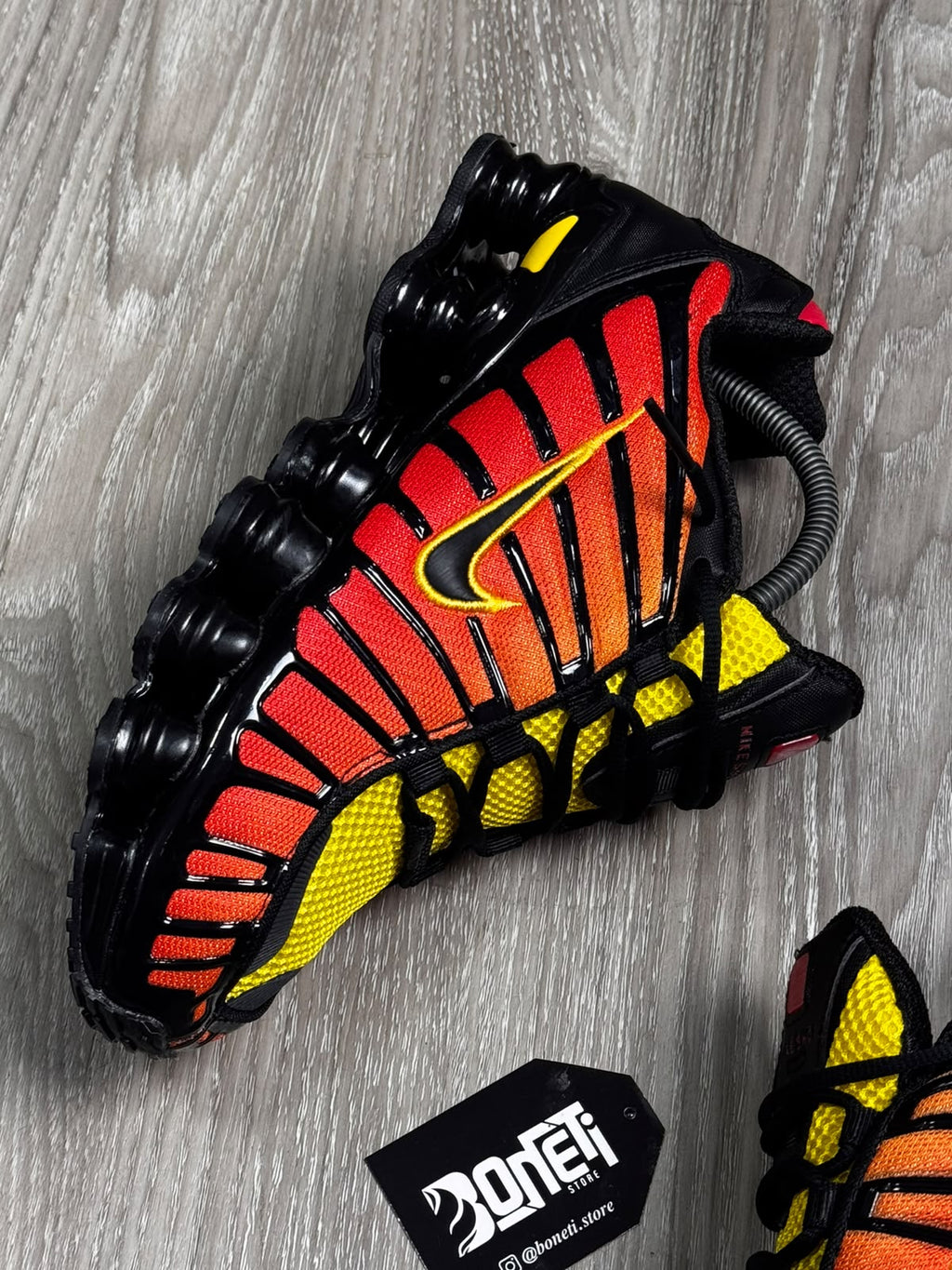 TÊNIS NK SHOX TL 12 MOLAS - SUNRISE