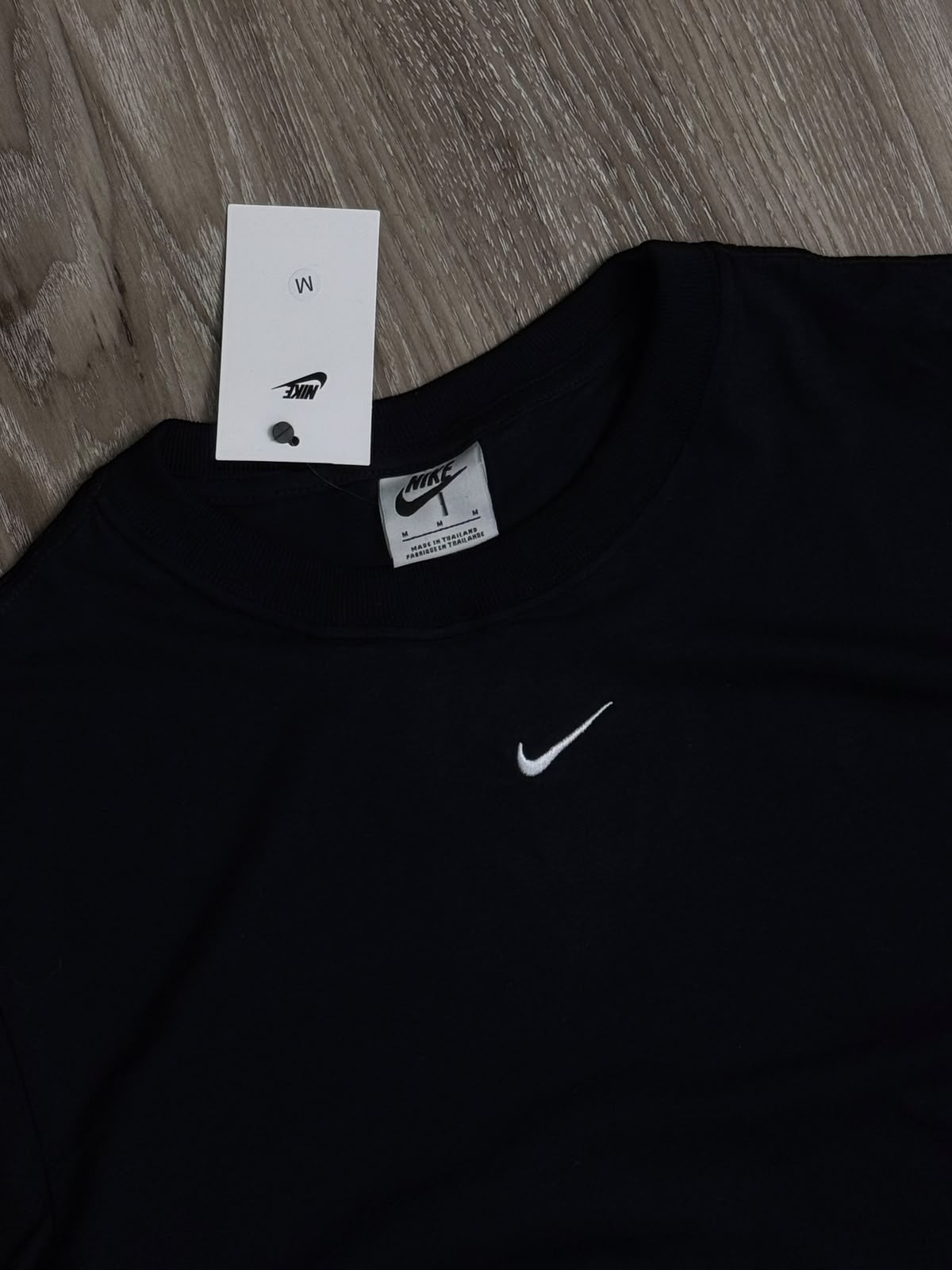 CAMISETA NK ESSENTIALS - PRETA