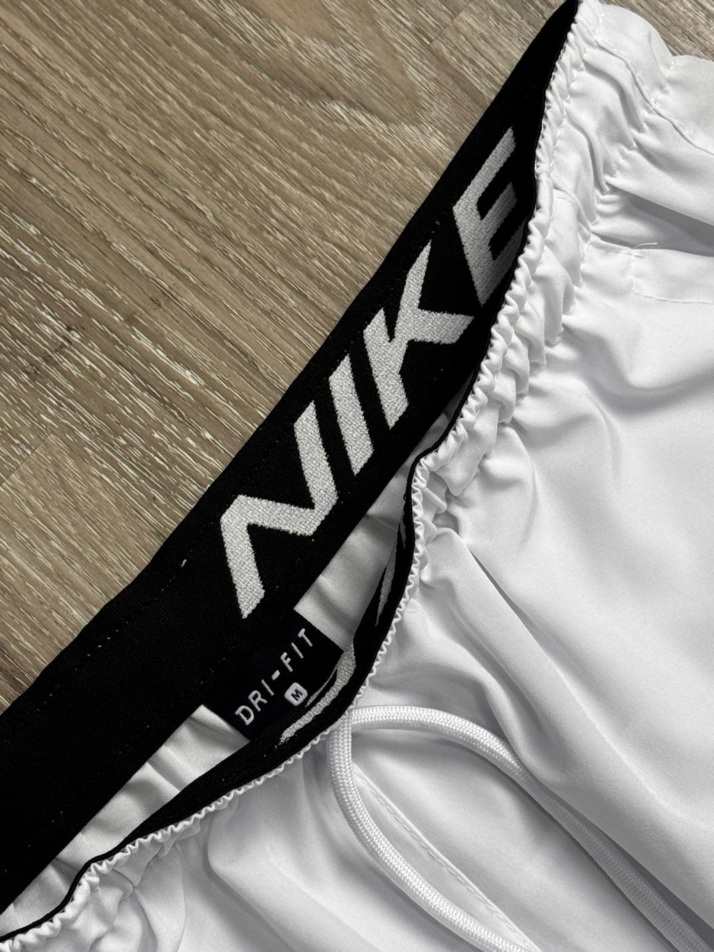 SHORTS TACTEL NK TRAINING - BRANCO