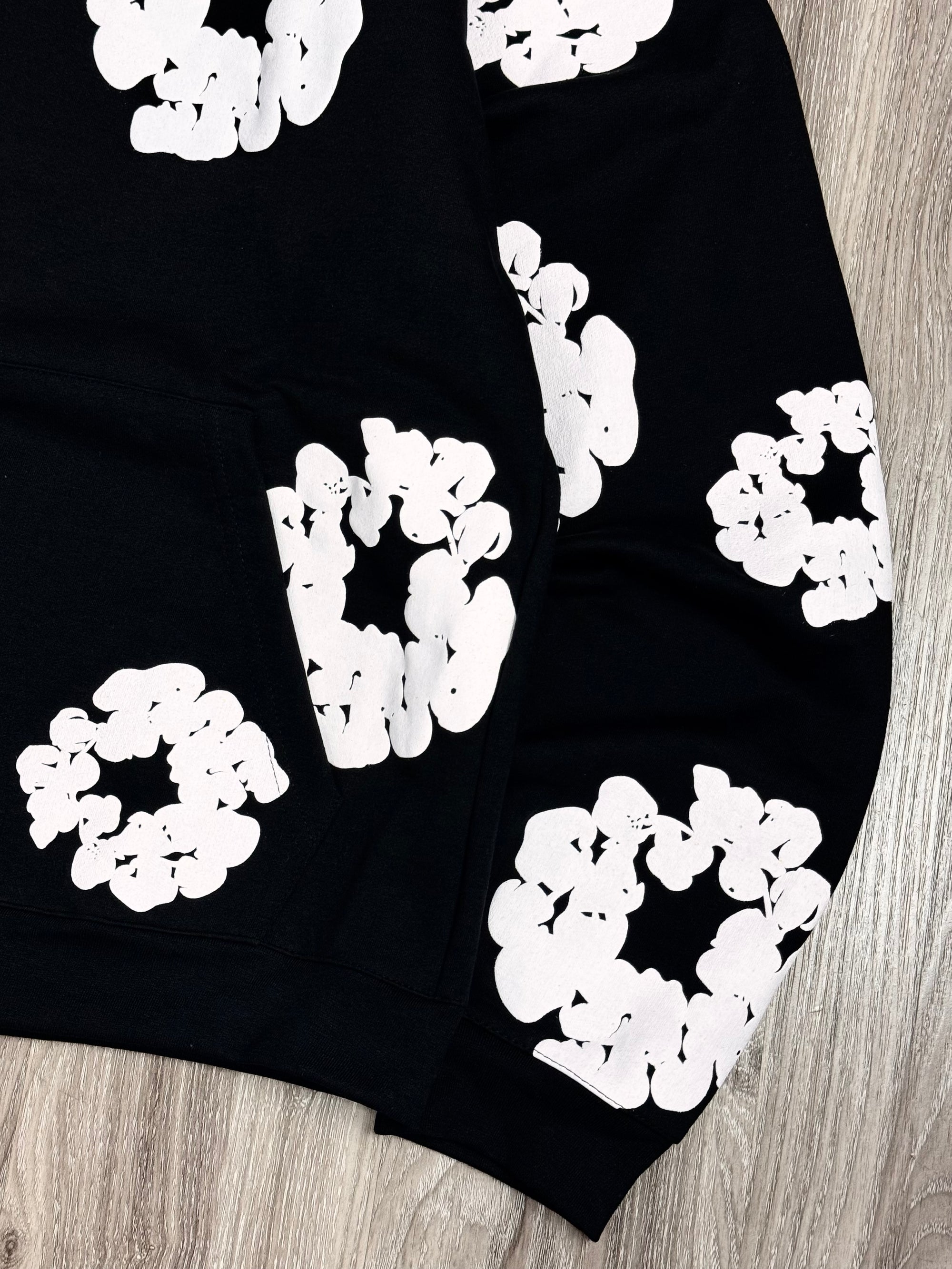 MOLETOM CANGURU DENIM TEARS - PRETO