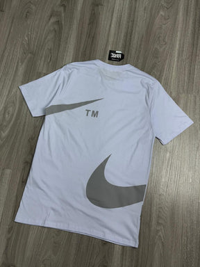 CAMISETA NK BIG SWOOSH CINZA TM - BRANCA