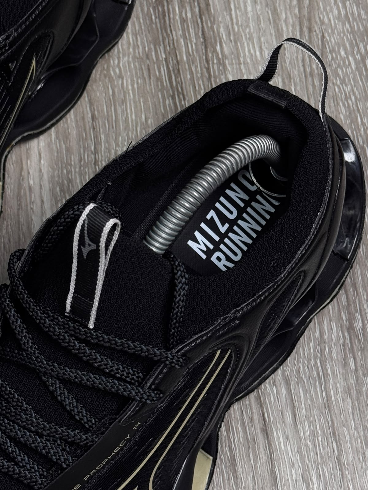 TÊNIS MZN WAVE PROPHECY 14 - BLACK GOLD