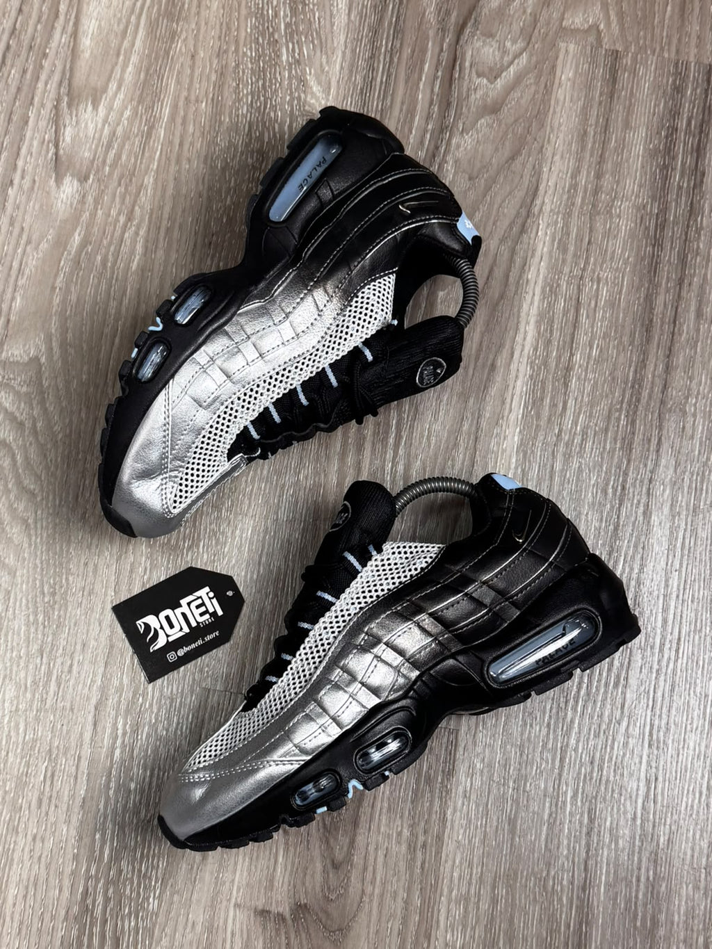 TÊNIS NK AIR MAX 95 X PALACE - METALLIC SILVER