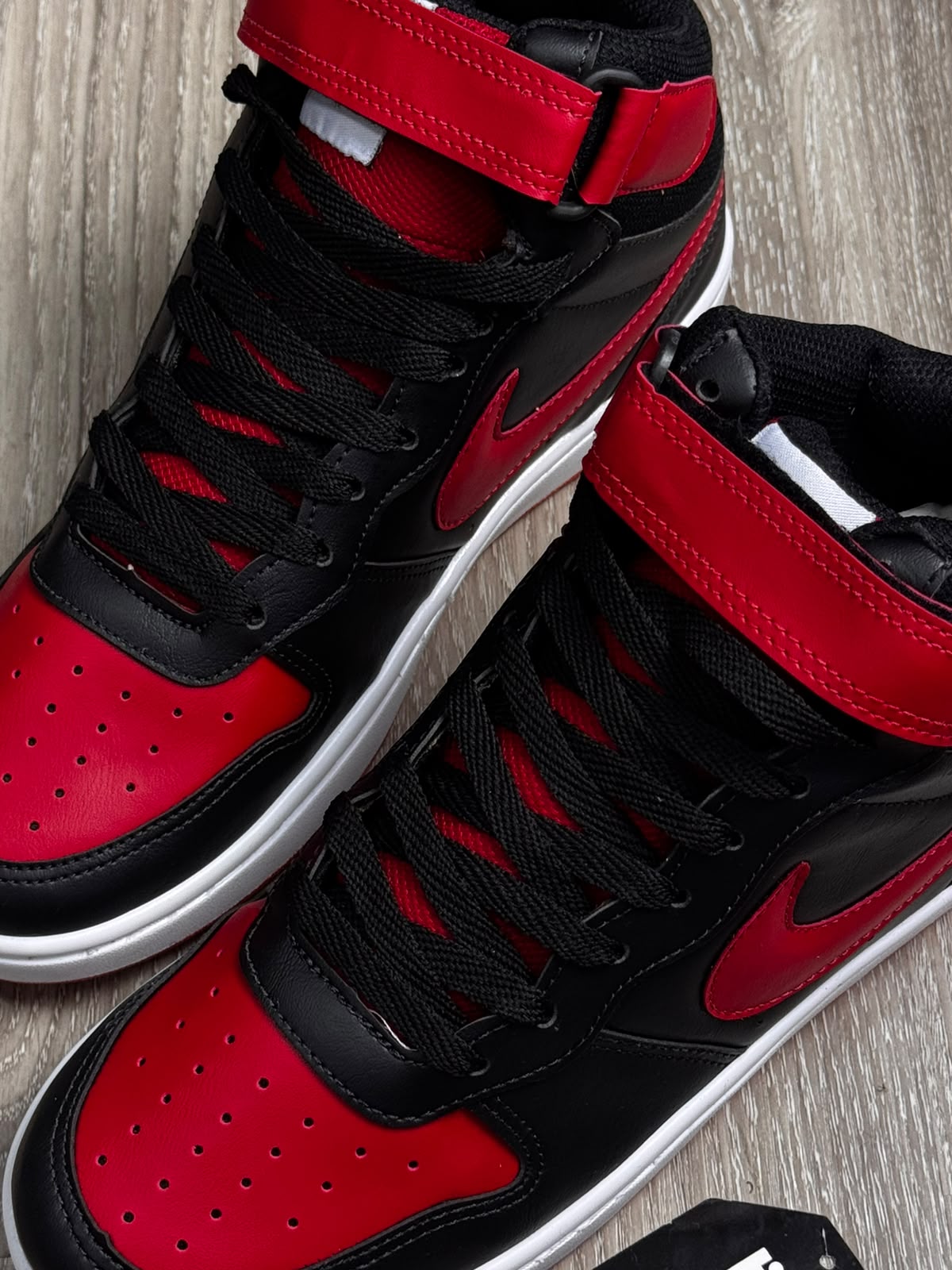 TÊNIS NK COURT BOROUGH MID - VERMELHO