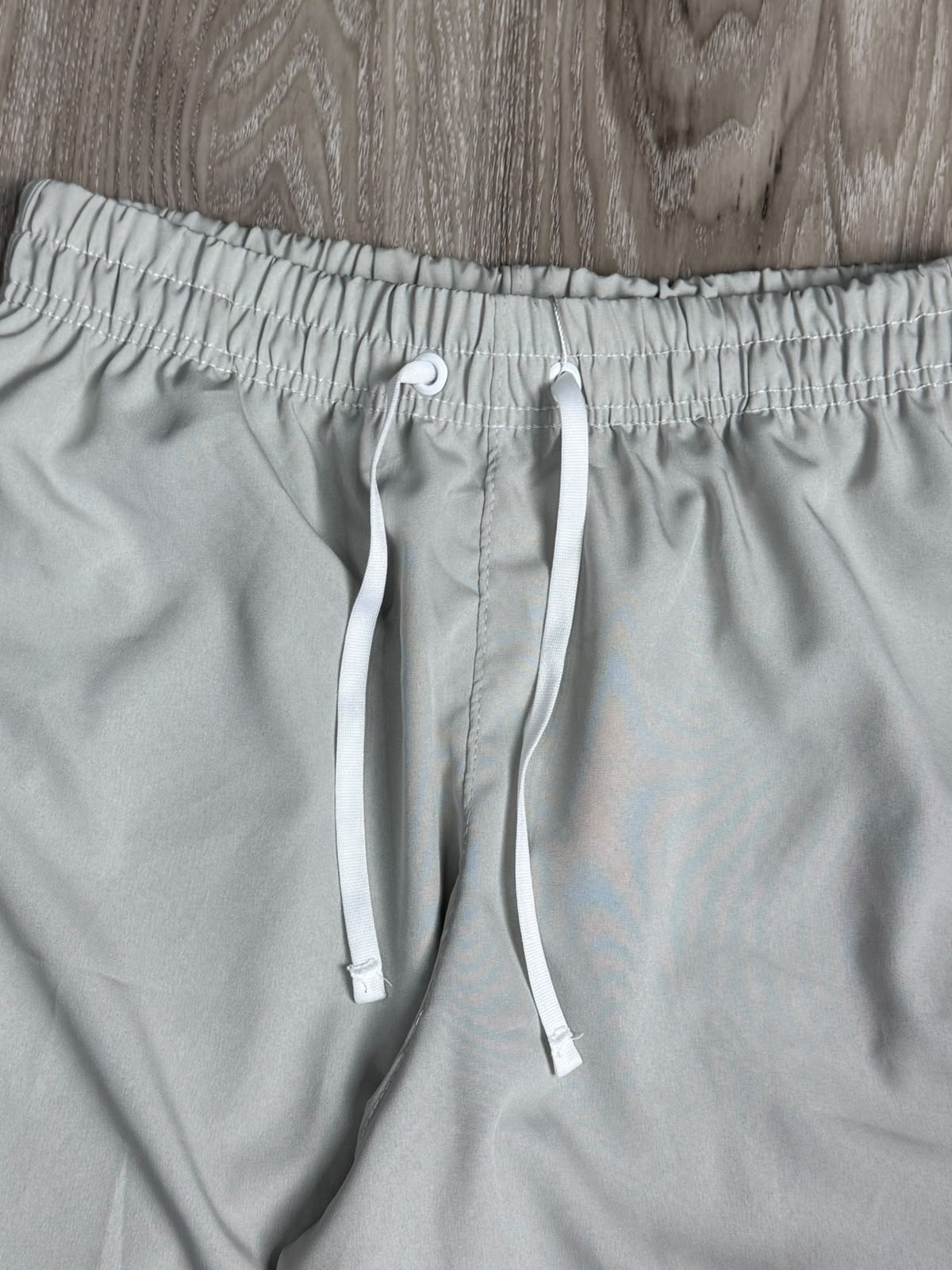SHORTS TACTEL NK CLUB BORDADO - CINZA CLARO