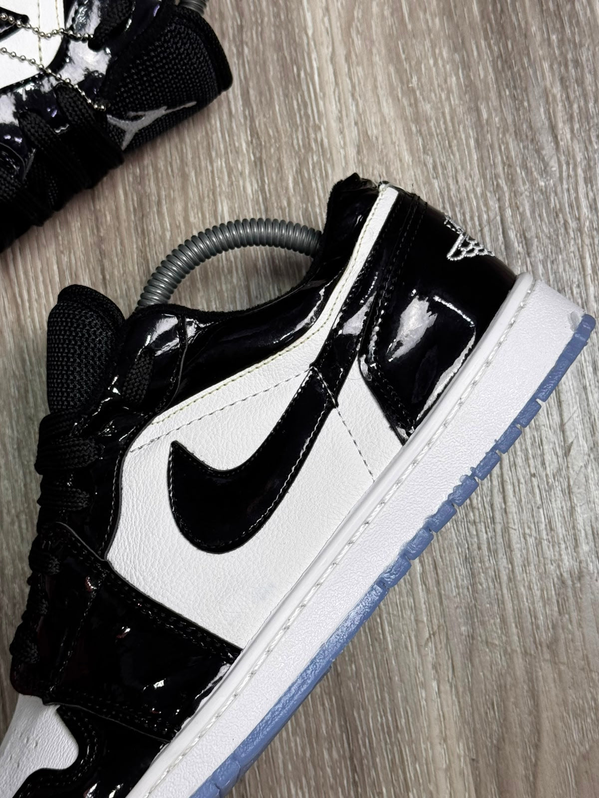 TÊNIS NK JORDAN 1 - GLOSSY BLACK