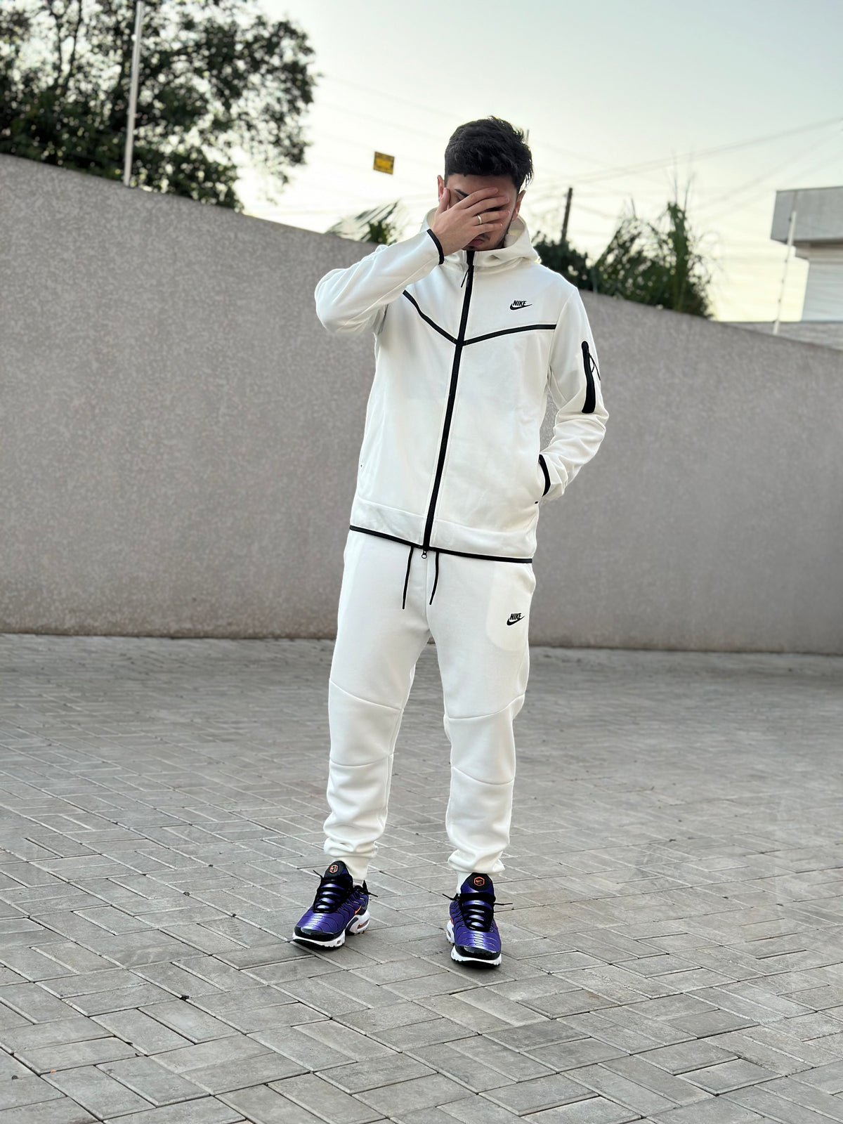 CONJUNTO TECH FLEECE NK - BRANCO