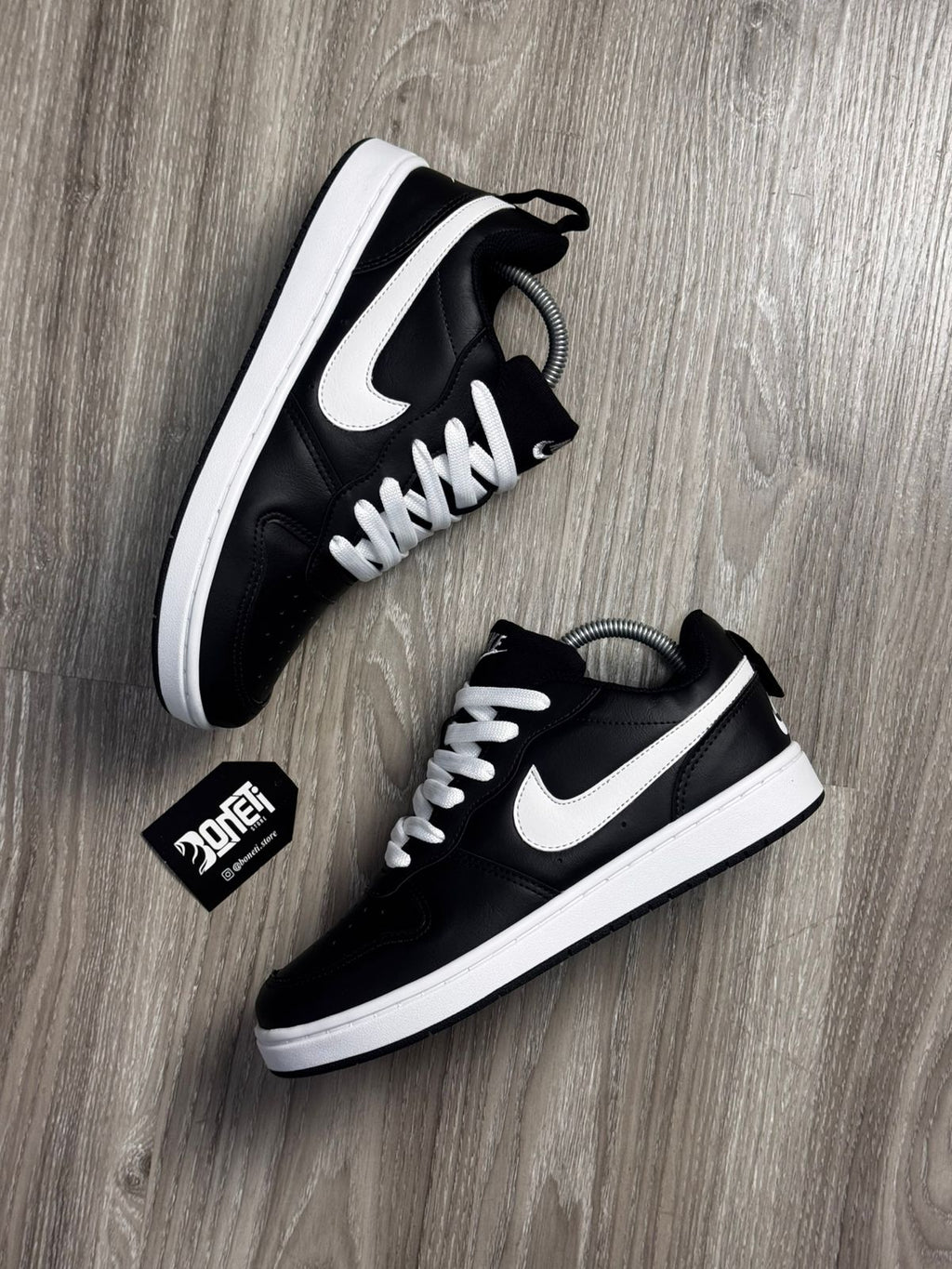 TÊNIS NK COURT BOROUGH - PRETO E BRANCO