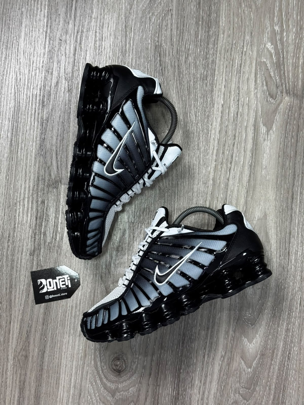 TÊNIS NK SHOX TL 12 MOLAS - BLACK PURE PLATINUM WHITE