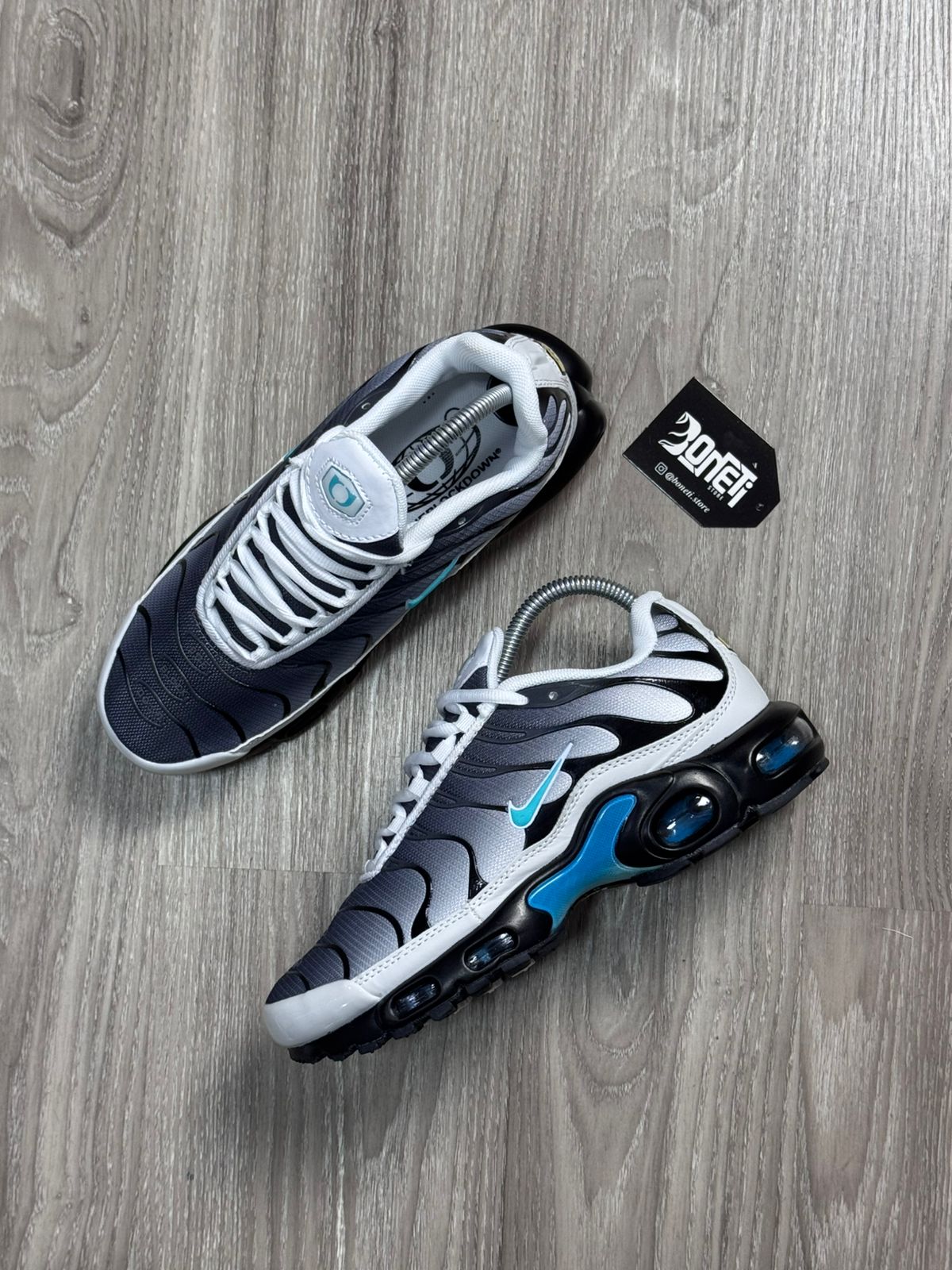 TÊNIS NK AIR MAX PLUS TN - ONE BLOCK DOWN