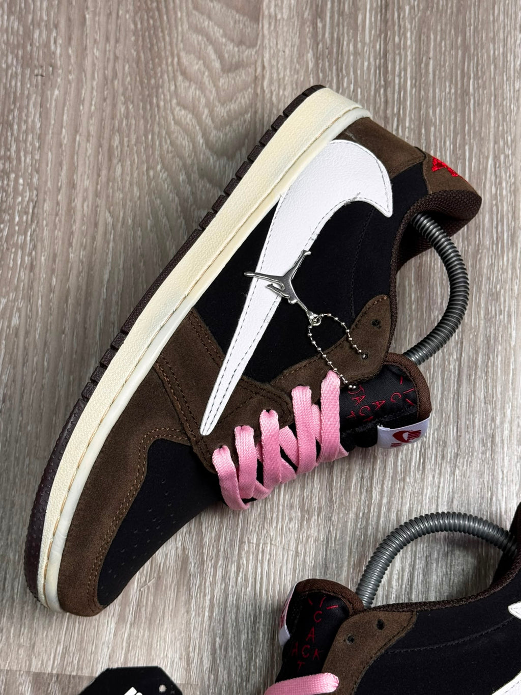 TÊNIS NK JORDAN 1 X TRAVIS - MOCHA