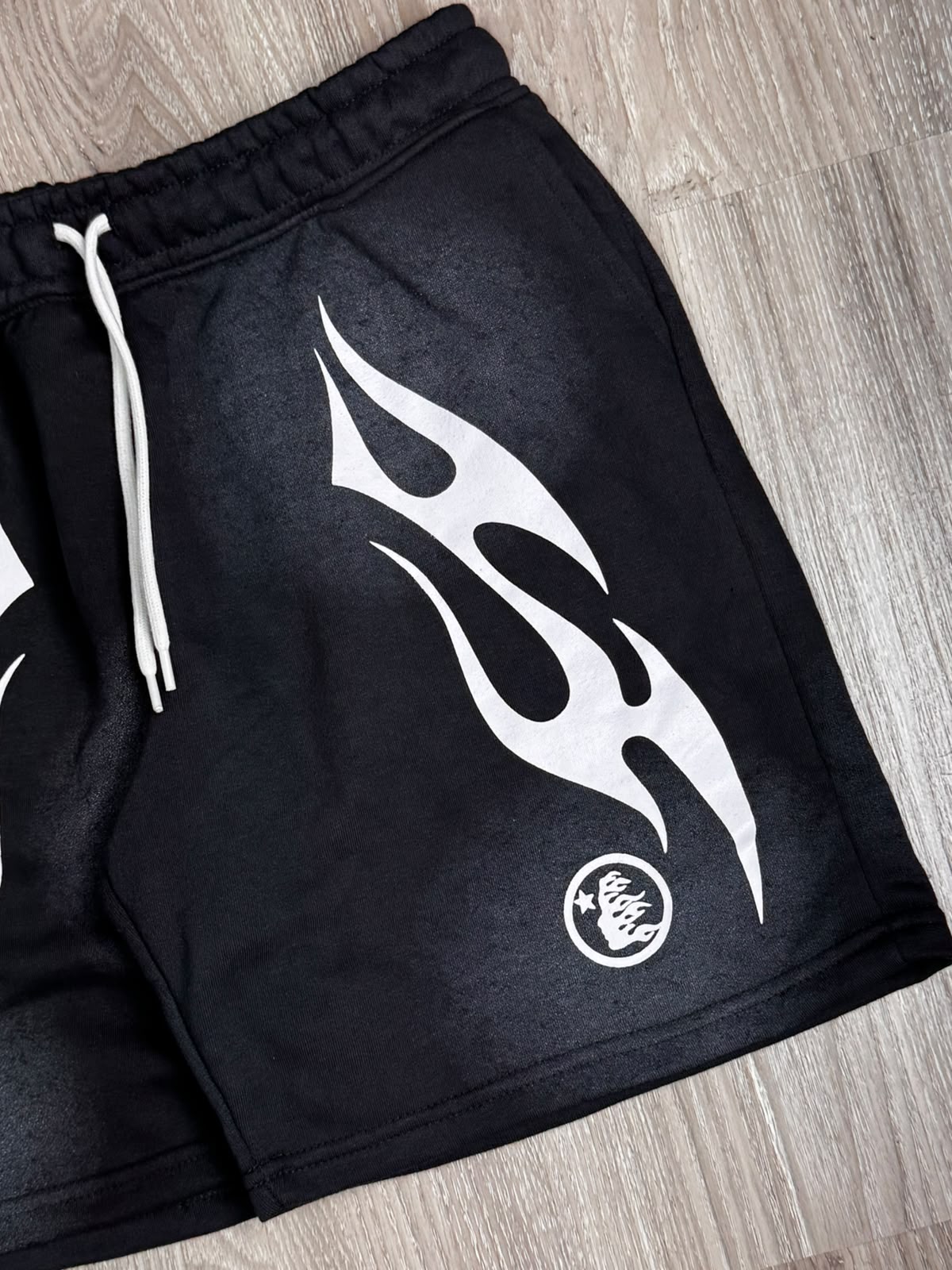 SHORTS MOLETOM HELLSTAR - PRETO