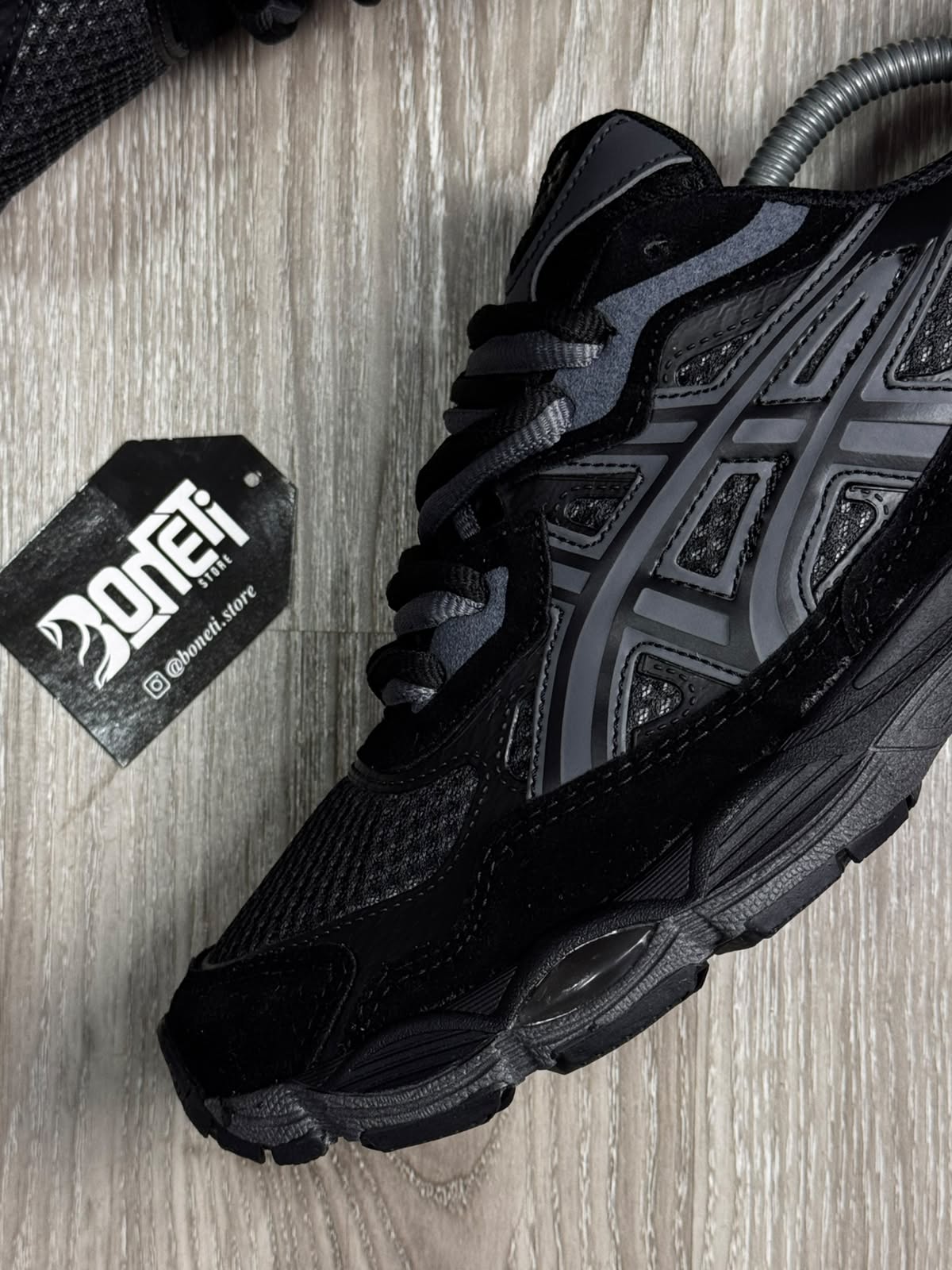 TÊNIS ASICS GEL NYC - PRETO E GRAFITE