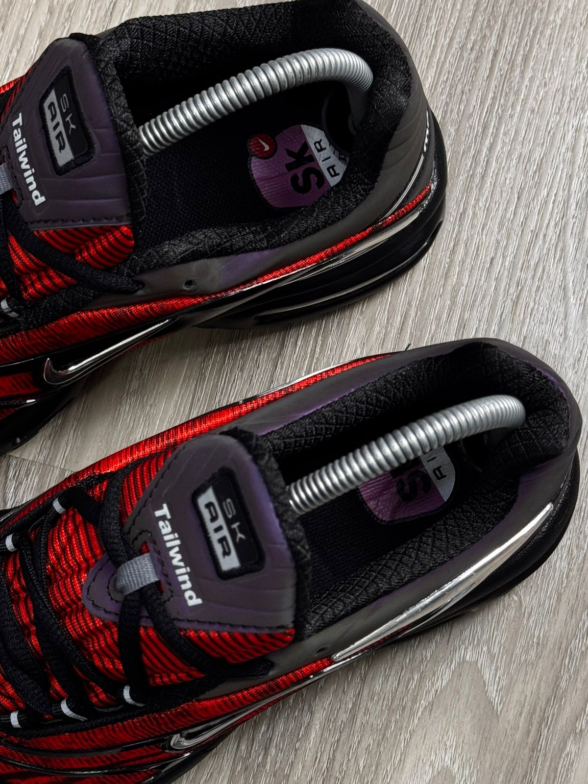 TÊNIS NK AIR MAX TAILWIND X SKEPTA - VERMELHO