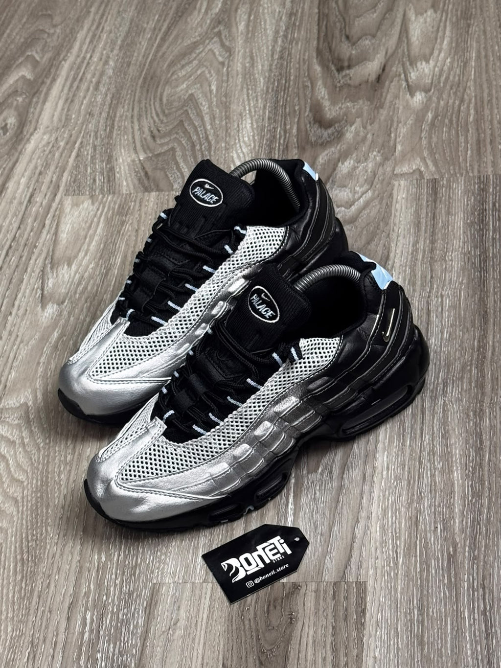 TÊNIS NK AIR MAX 95 X PALACE - METALLIC SILVER