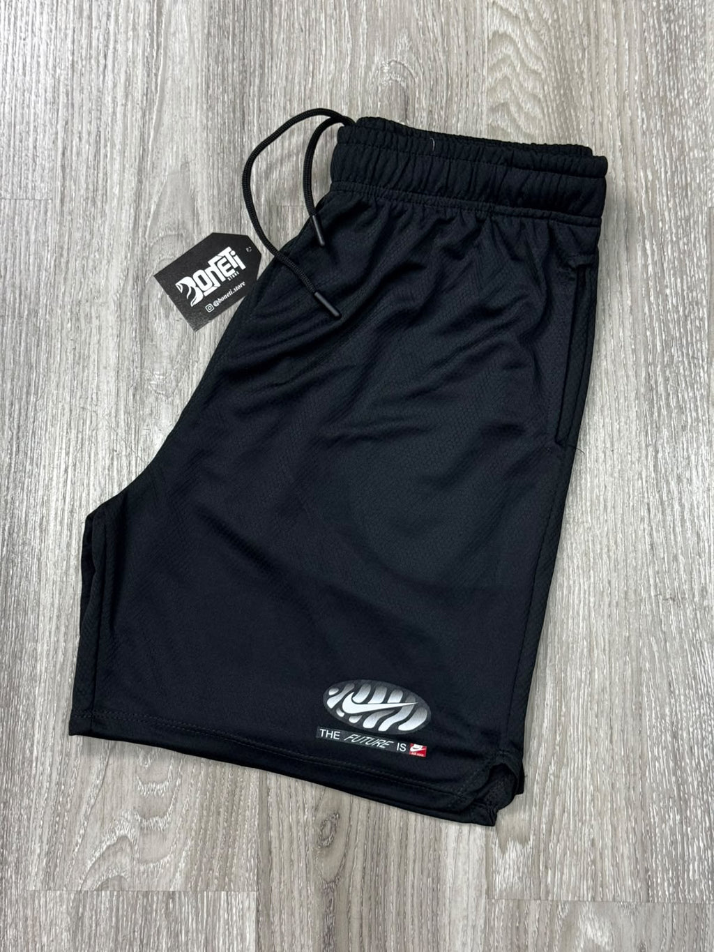 SHORTS AERODRY NK THE FUTURE IS - PRETO