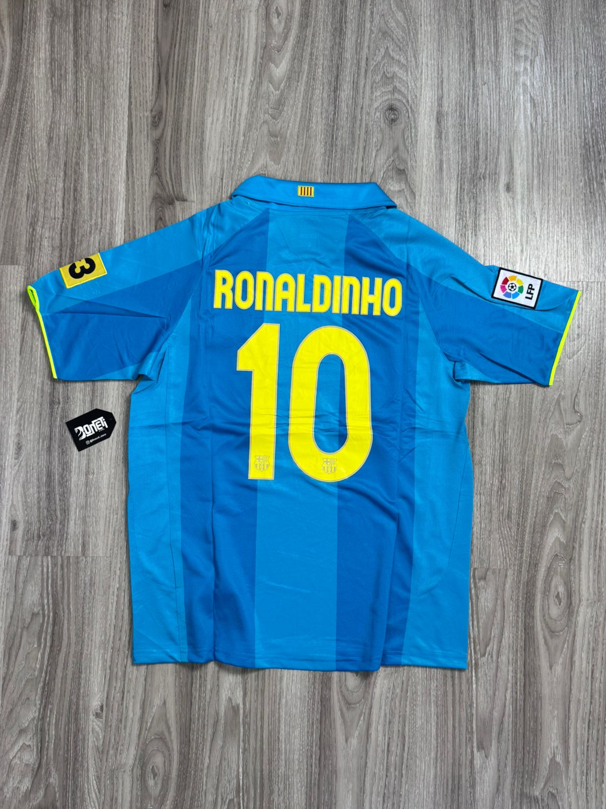 CAMISA RETRÔ BARCELONA 2007 RONALDINHO - AZUL