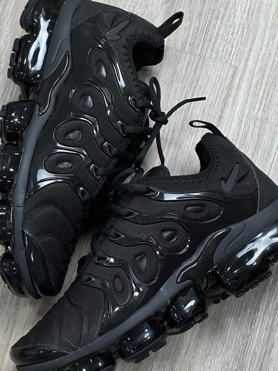 TÊNIS NK VAPORMAX PLUS - PRETO