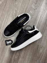 TÊNIS MCQUEEN COURO - PRETO E BRANCO