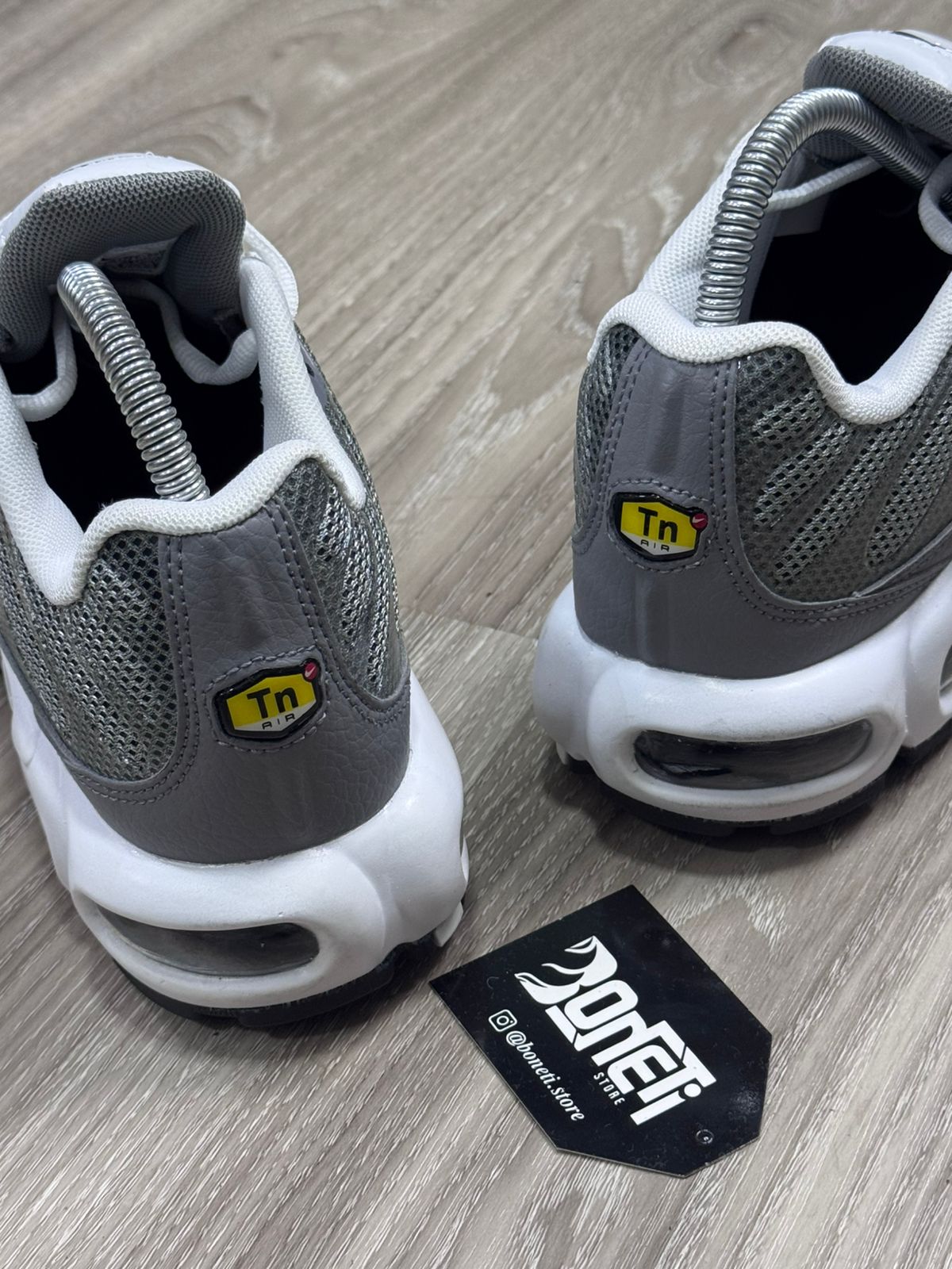 TÊNIS NK AIR MAX PLUS TN - FLAT PEWTER