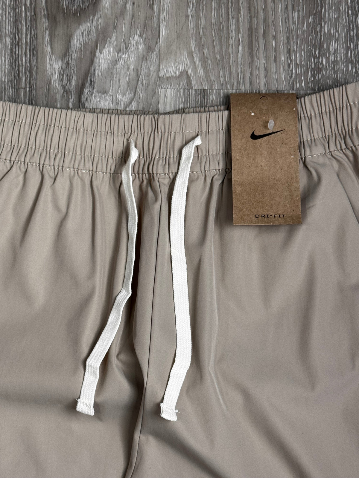 SHORTS TACTEL NK CLUB BORDADO - CAQUI