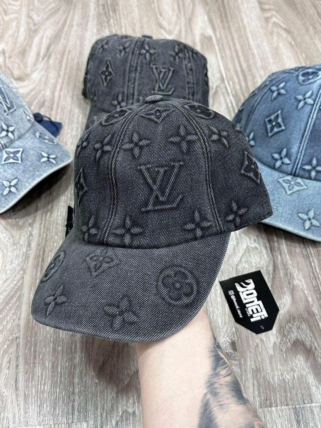 BONÉ LV JEANS