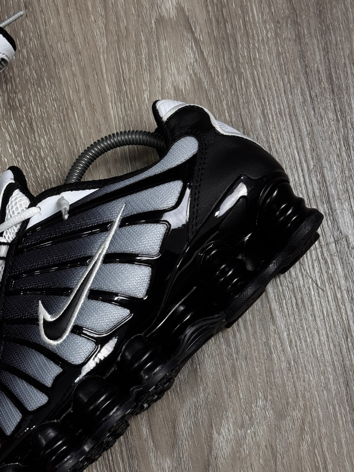 TÊNIS NK SHOX TL 12 MOLAS - BLACK PURE PLATINUM WHITE