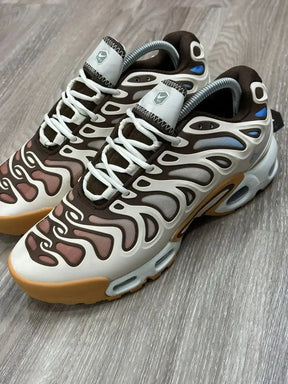 TÊNIS NK AIR MAX PLUS TN - DRIFT CACAO