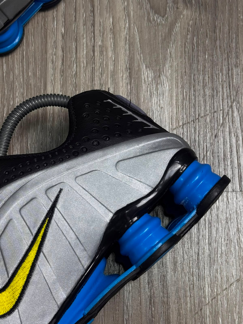 TÊNIS NK SHOX R4 BR