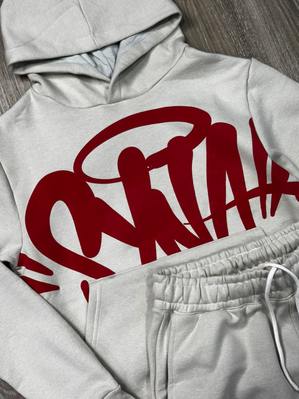 CONJUNTO SYNA WORLD MOLETOM - GREY RED