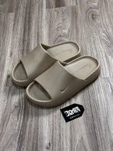 CHINELO SLIDE NK CALM - BEGE
