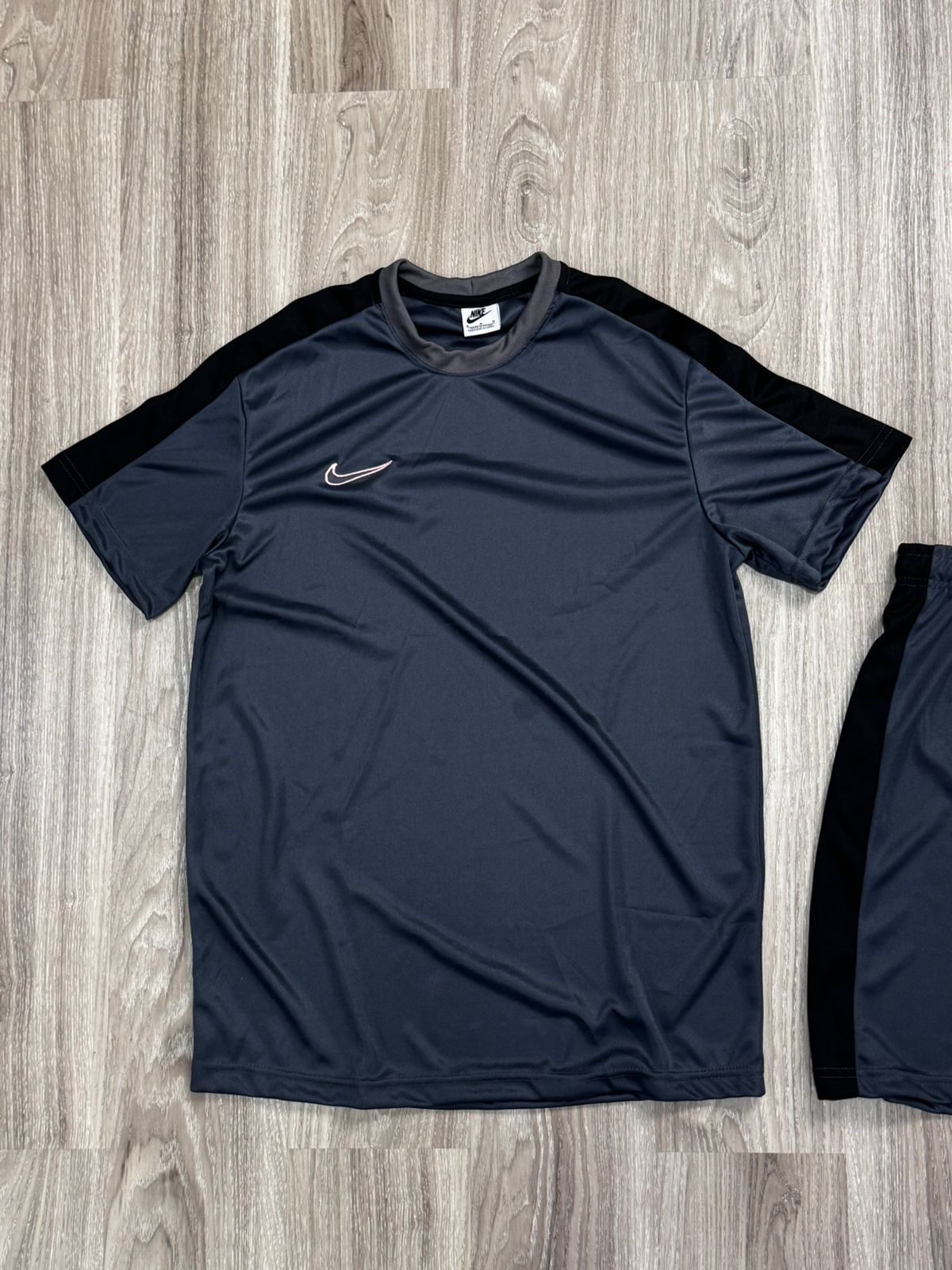 CONJUNTO NK ACADEMY 23 - CINZA LOGO ROSA