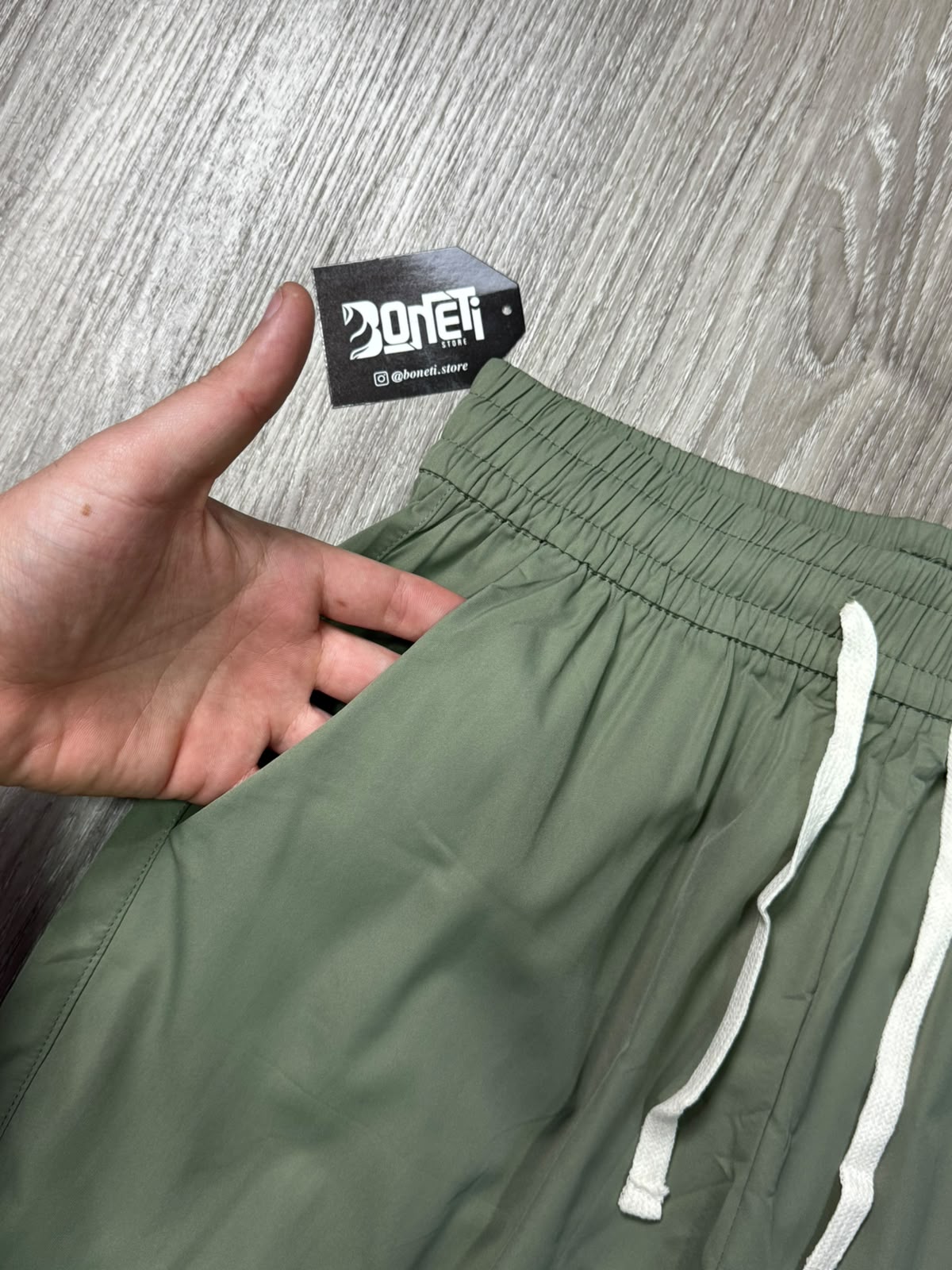 SHORTS TACTEL NK CLUB BORDADO - VERDE MILITAR