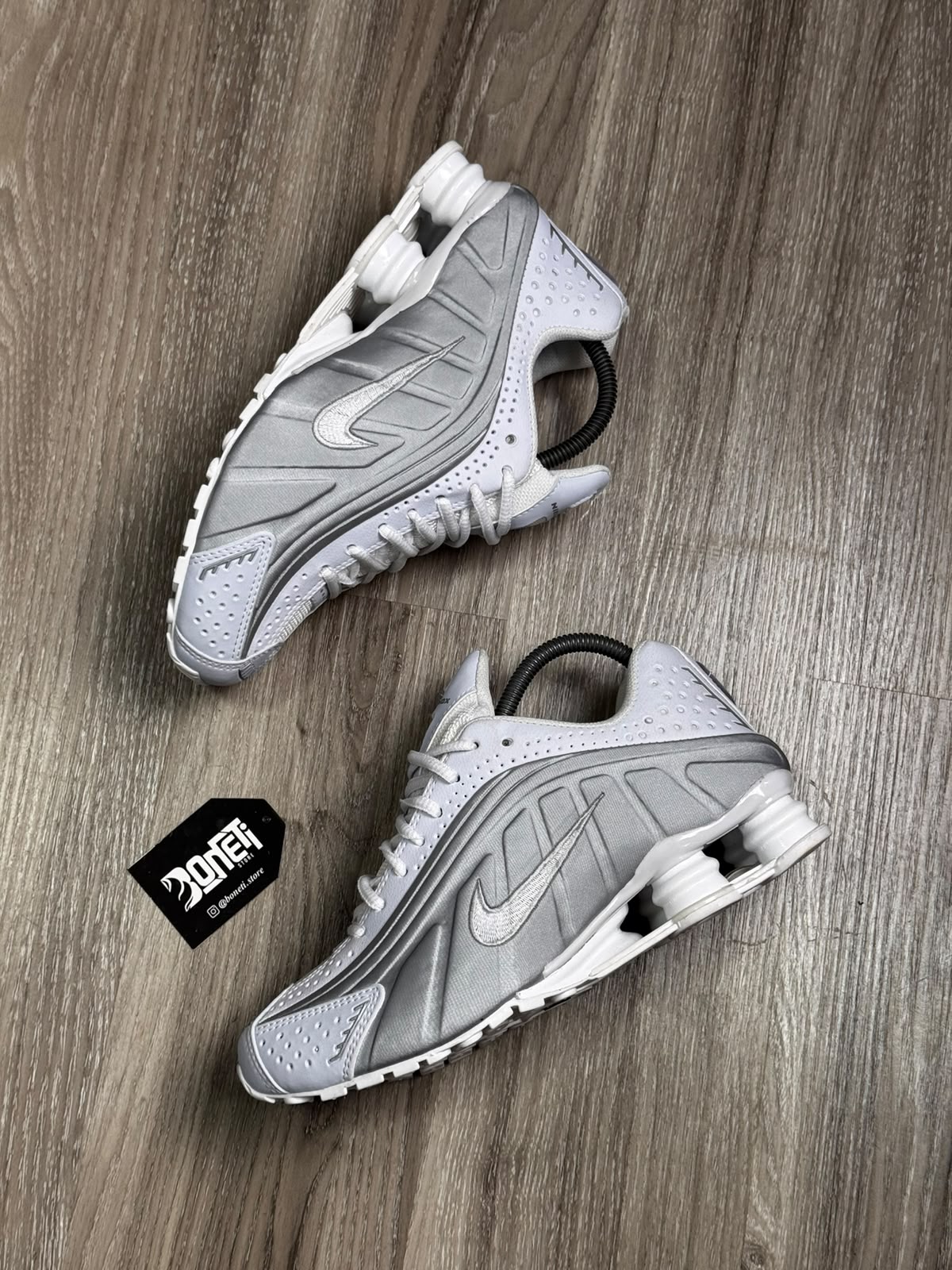 TÊNIS NK SHOX R4 - WHITE GREY