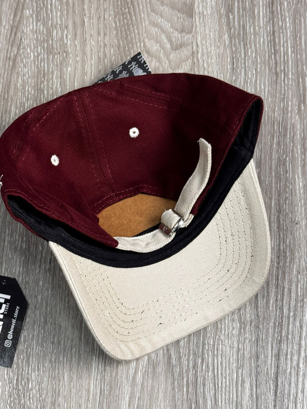 BONÉ NEW ERA LOGO - VINHO/CREME