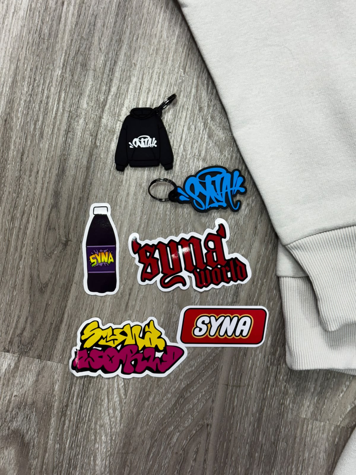 CONJUNTO SYNA WORLD MOLETOM - GREY RED