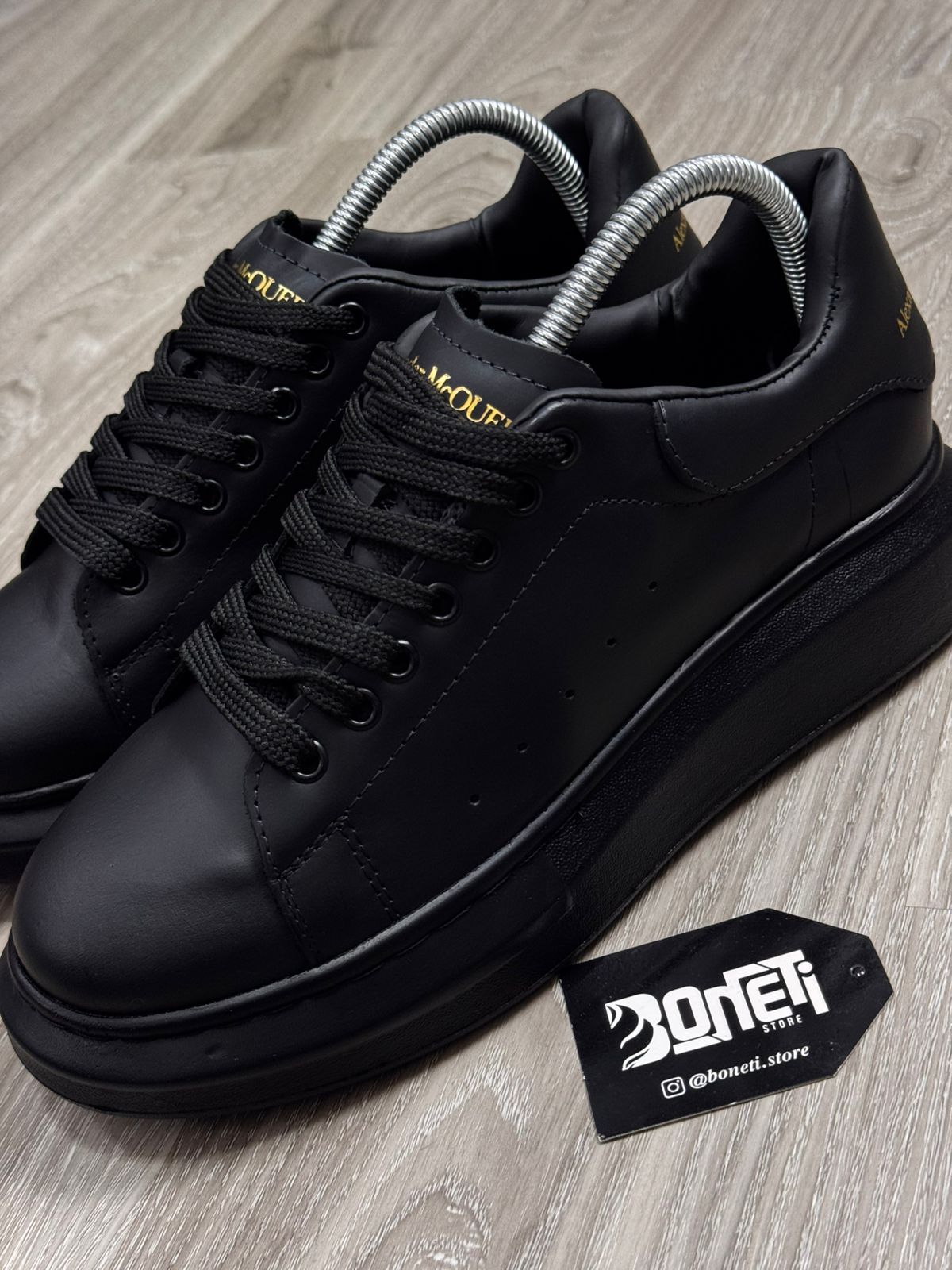 TÊNIS MCQUEEN COURO - PRETO