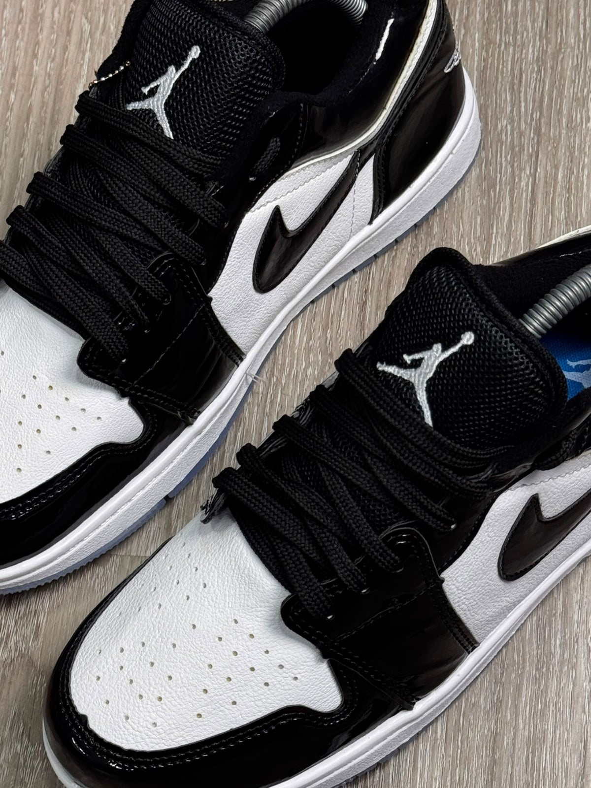 TÊNIS NK JORDAN 1 - GLOSSY BLACK