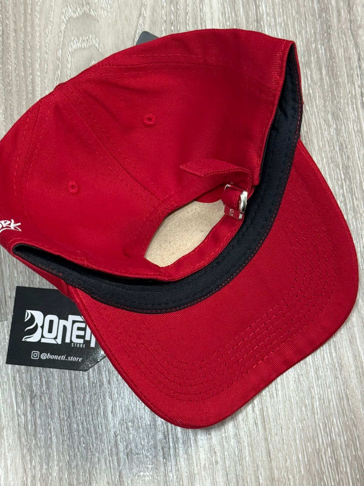 BONÉ NEW ERA LOGO - VERMELHO LOGO BRANCA