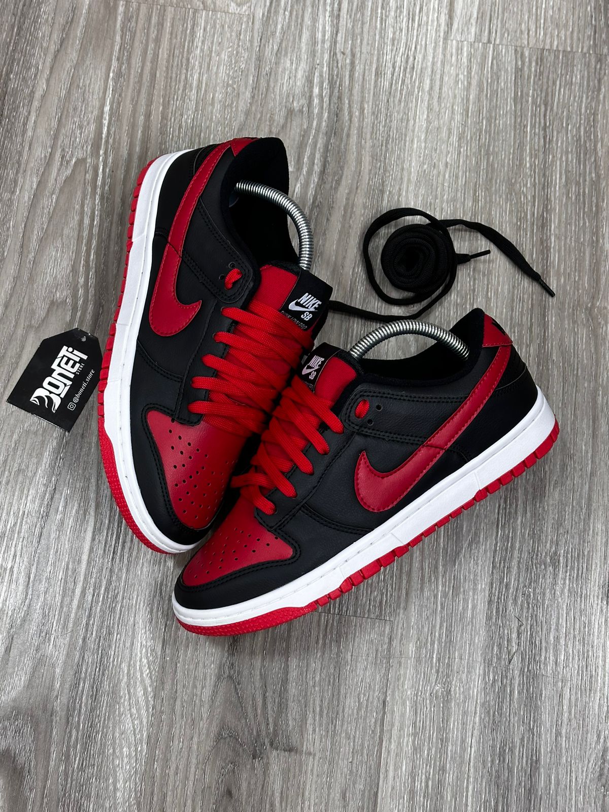 TÊNIS NK DUNK - PRETO E VERMELHO