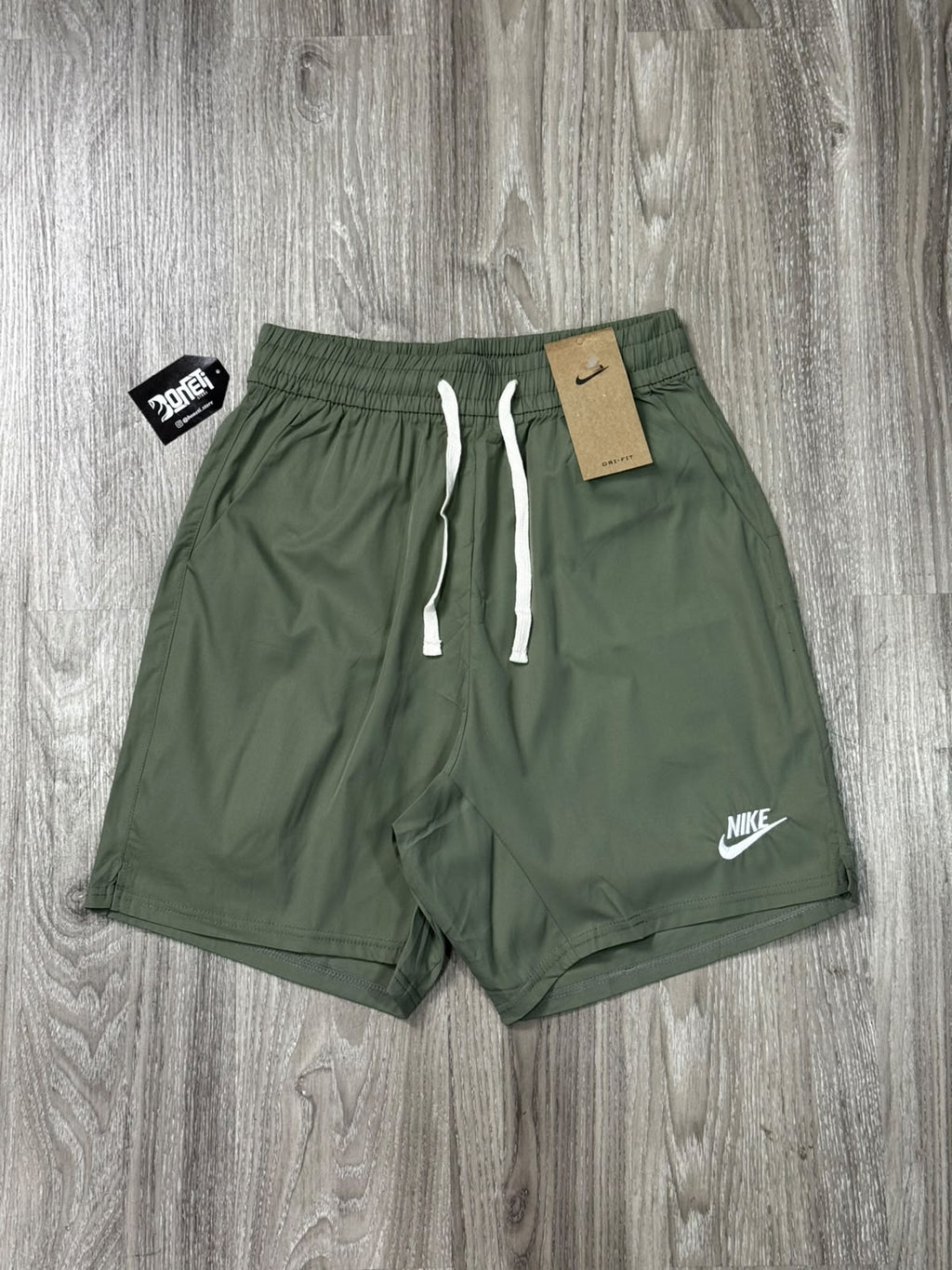 SHORTS TACTEL NK CLUB BORDADO - VERDE MILITAR