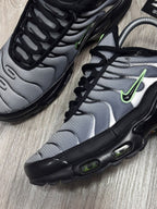 TÊNIS NK AIR MAX PLUS TN - PARTICLE GREY