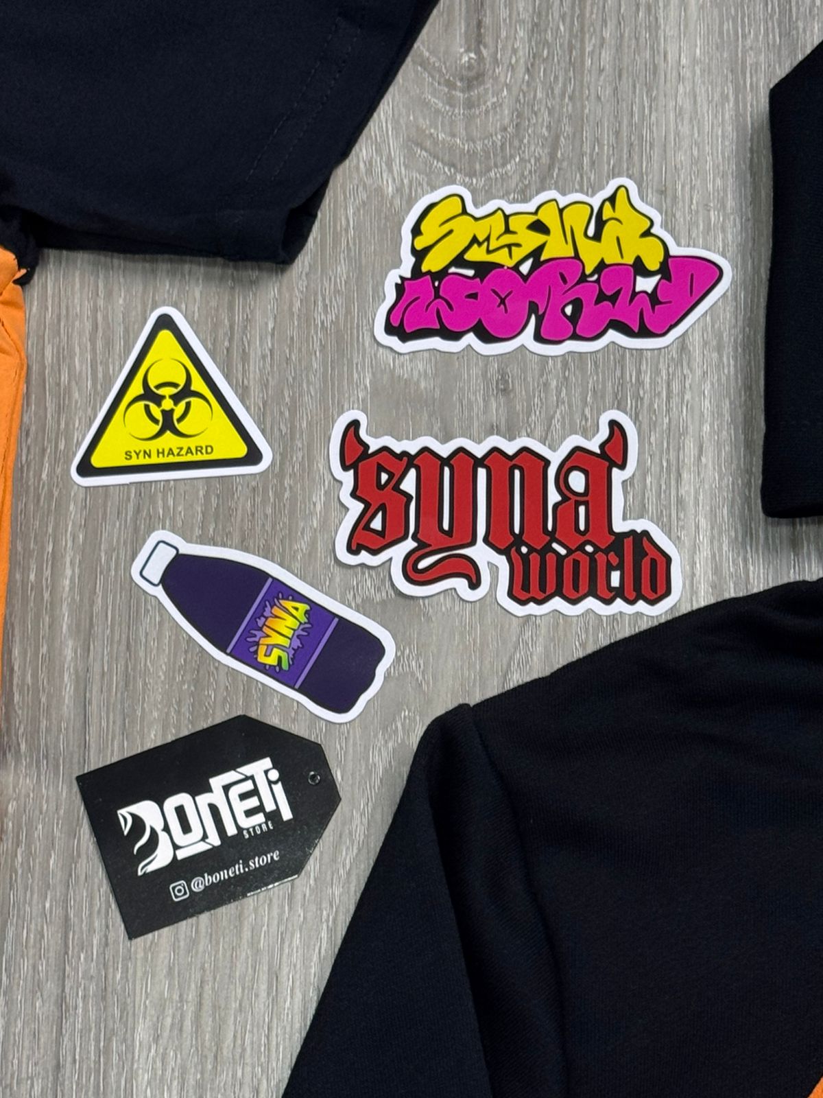 CONJUNTO SYNA WORLD + MOLETOM - BLACK ORANGE