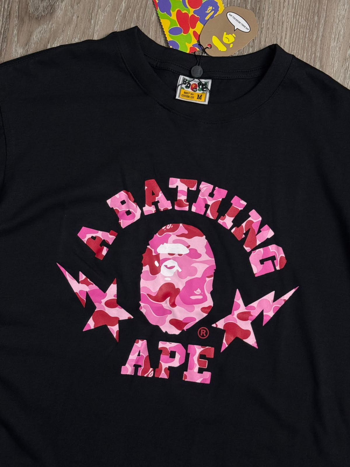 CAMISETA BAPE CAMO STA COLLEGE PINK - PRETA