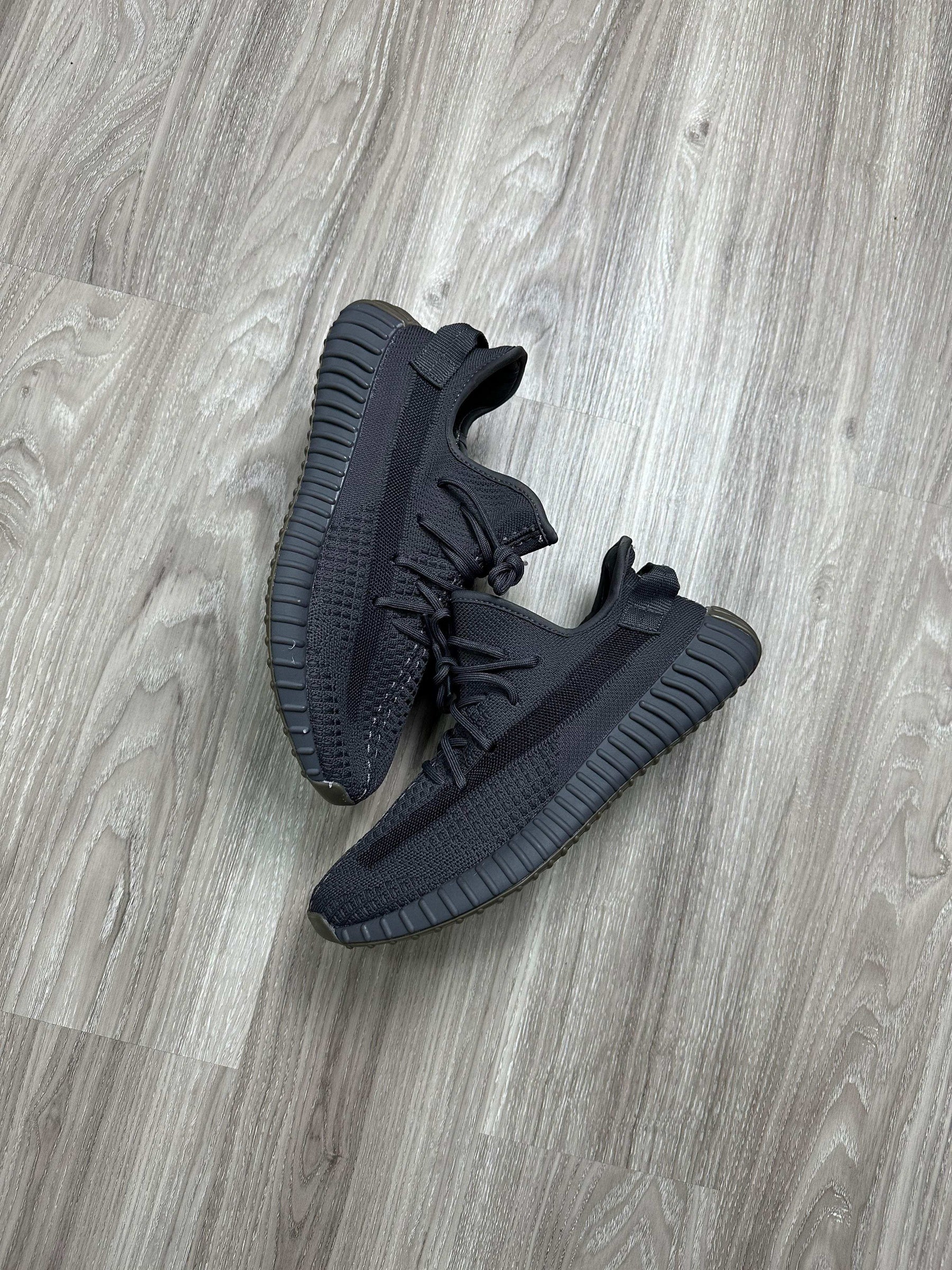 TÊNIS YEEZY BOOST 350 - PRETO