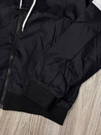 CORTA VENTO NK WINDRUNNER - PRETO/BRANCO